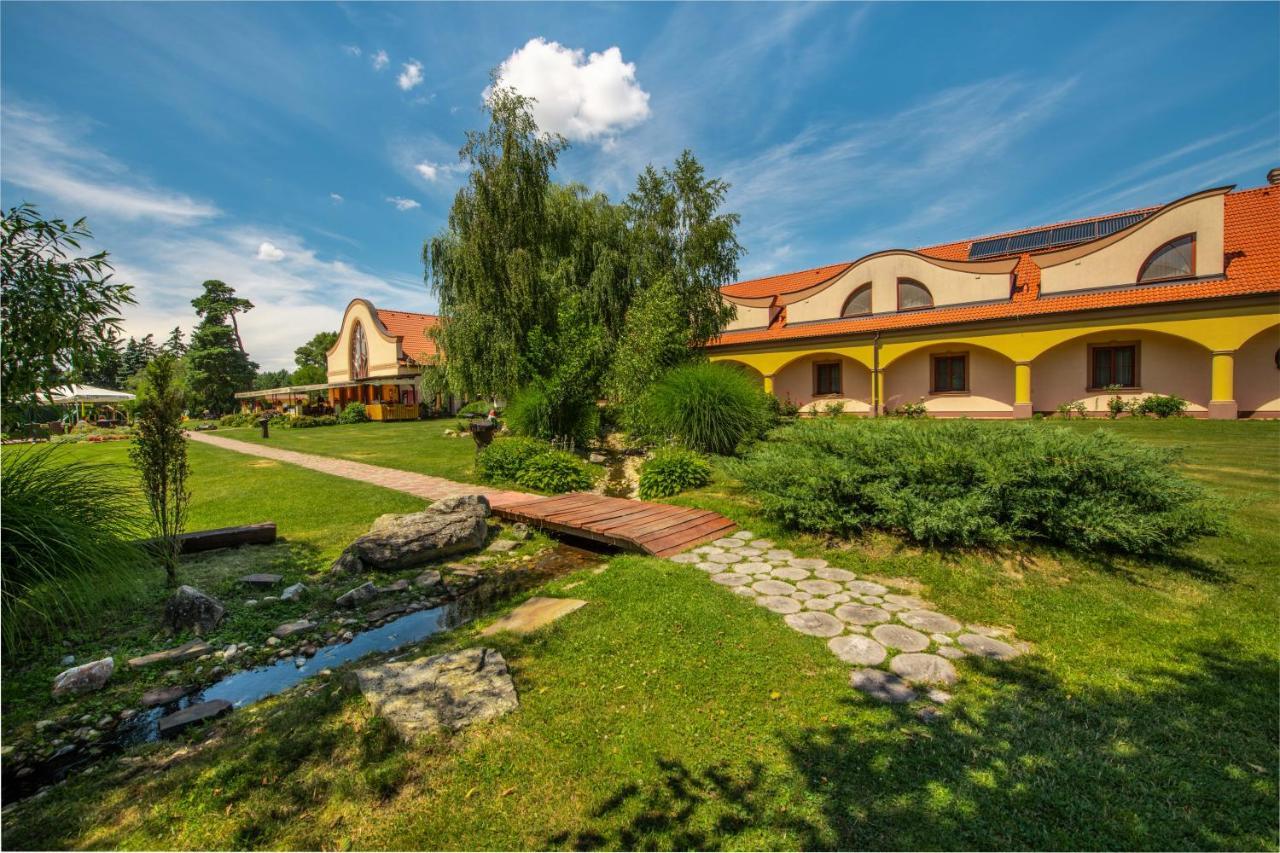 Wellness Hotel Spark Малацки Екстериор снимка