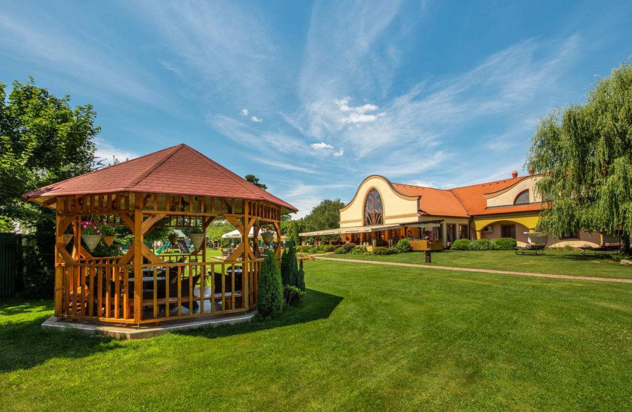 Wellness Hotel Spark Малацки Екстериор снимка