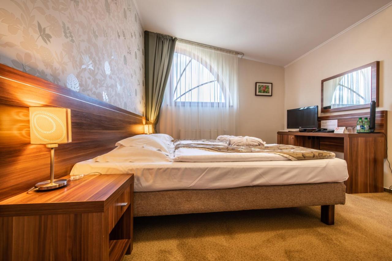 Wellness Hotel Spark Малацки Екстериор снимка