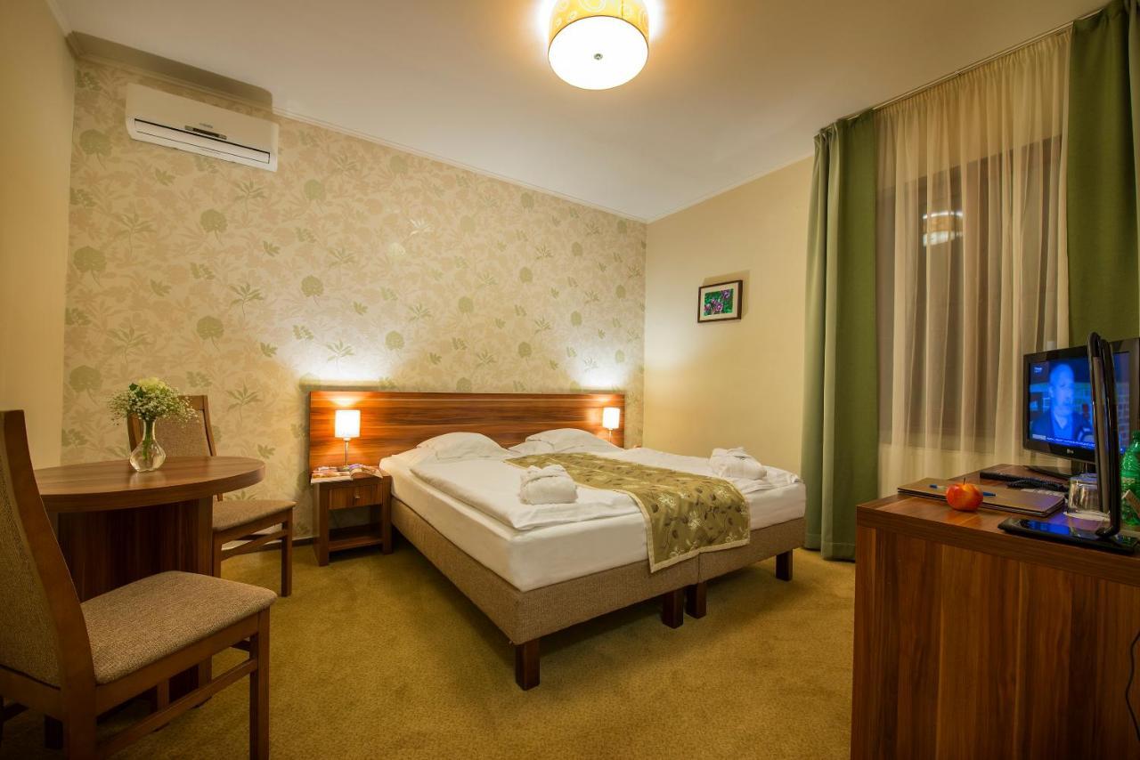Wellness Hotel Spark Малацки Екстериор снимка